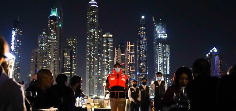tour-dubai-marina-dinner-cruise-safety-briefing