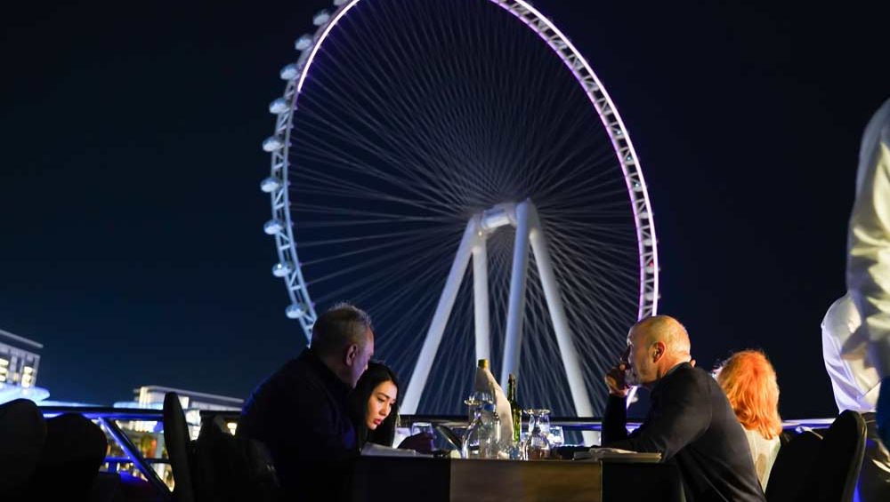 tour-dubai-marina-dinner-cruise-top-deck-al-ain