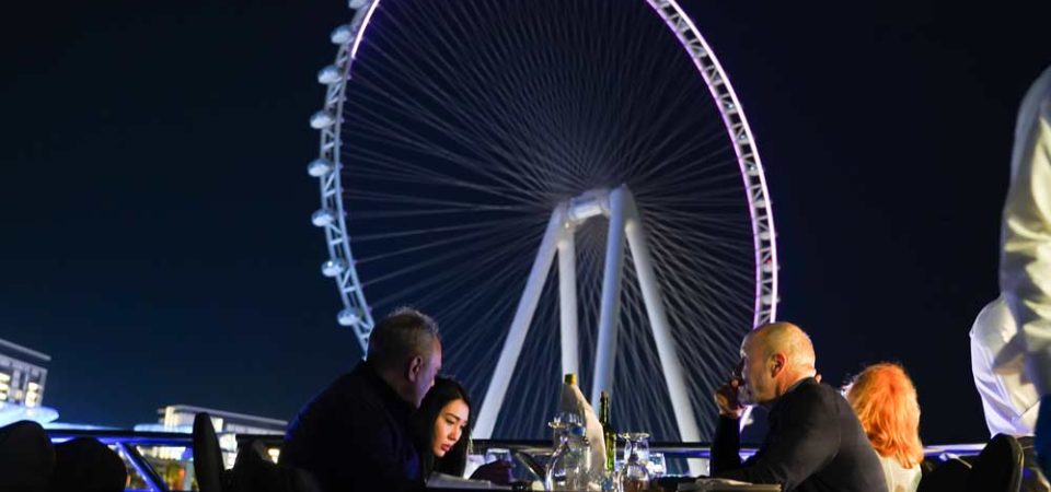 tour-dubai-marina-dinner-cruise-top-deck-al-ain