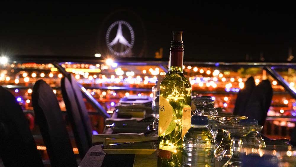 tour-dubai-marina-dinner-cruise-exterior-tablescape-2