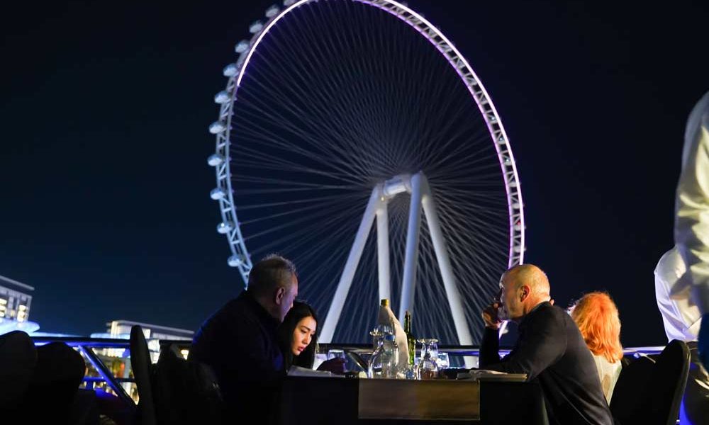 tour-dubai-marina-dinner-cruise-top-deck-al-ain